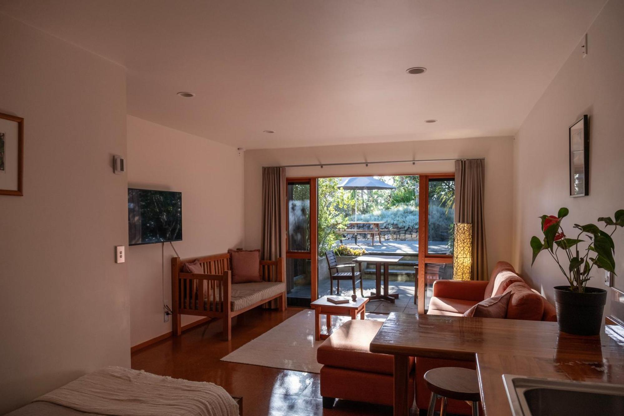 Bow Street Apartments & Cottage Raglan Exterior foto
