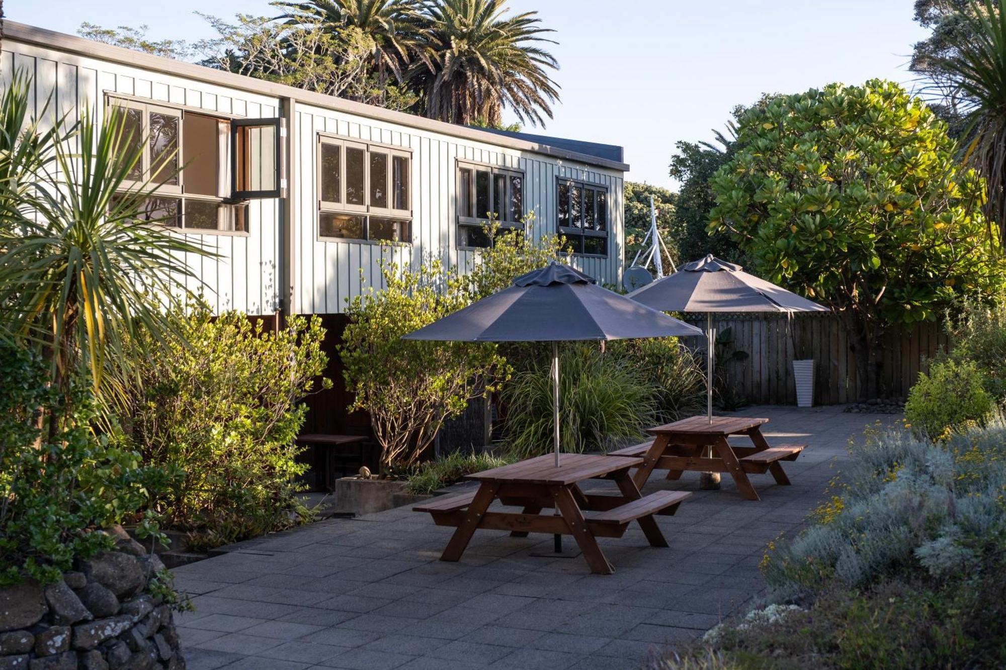 Bow Street Apartments & Cottage Raglan Exterior foto