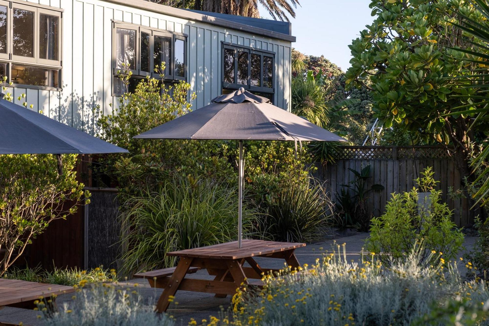 Bow Street Apartments & Cottage Raglan Exterior foto
